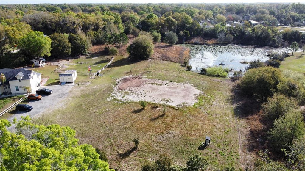 Image 14 of property listing at 1043 HAZEN ROAD, Deland, FL 32720