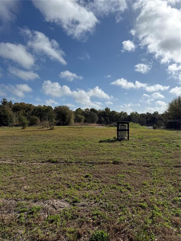 Image 10 of property listing at 1043 HAZEN ROAD, Deland, FL 32720