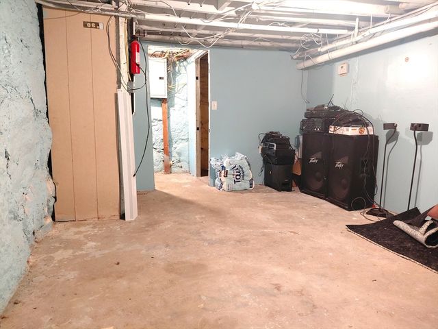 22 A St, Lowell, MA 01851