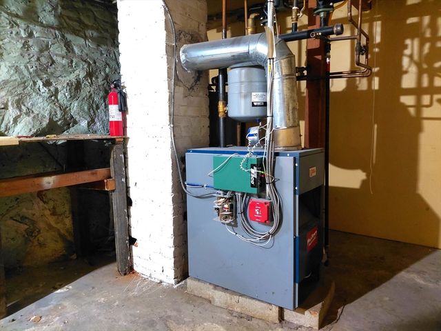 22 A St, Lowell, MA 01851