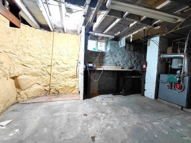 22 A St, Lowell, MA 01851