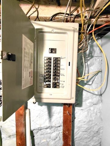 22 A St, Lowell, MA 01851