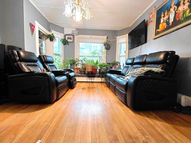 22 A St, Lowell, MA 01851