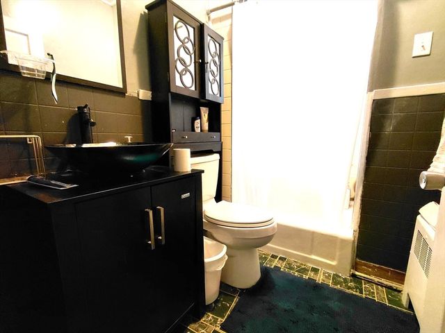 22 A St, Lowell, MA 01851