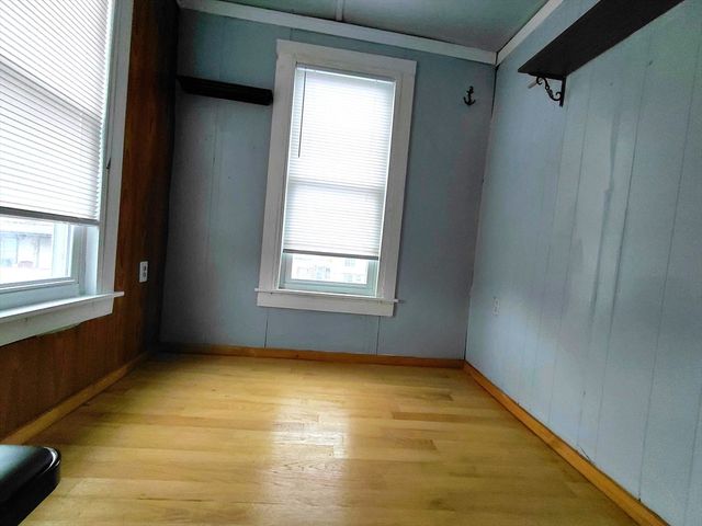 22 A St, Lowell, MA 01851