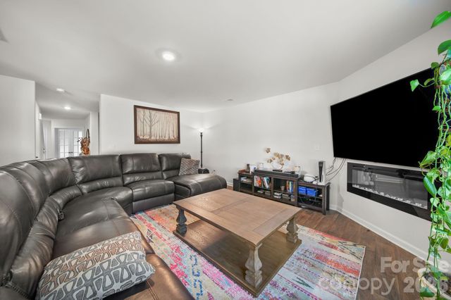 2130 Eastway Drive, Dallas, NC 28034