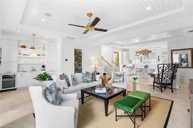 901 10th AVE S, Naples, FL 34102