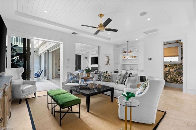 901 10th AVE S, Naples, FL 34102