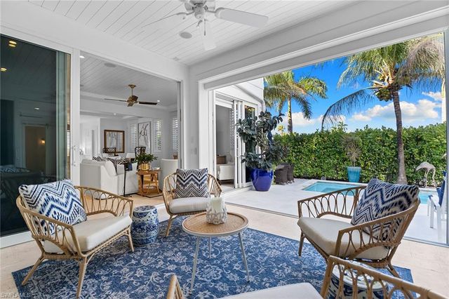 901 10th AVE S, Naples, FL 34102