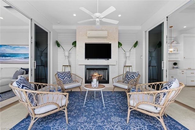 901 10th AVE S, Naples, FL 34102