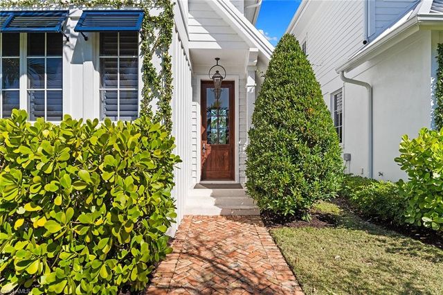 901 10th AVE S, Naples, FL 34102