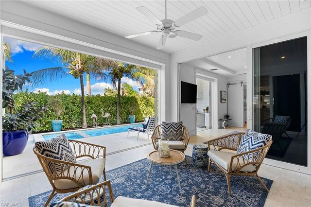 901 10th AVE S, Naples, FL 34102