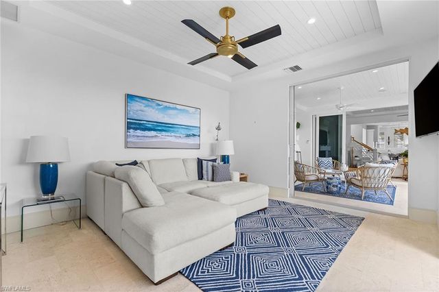 901 10th AVE S, Naples, FL 34102