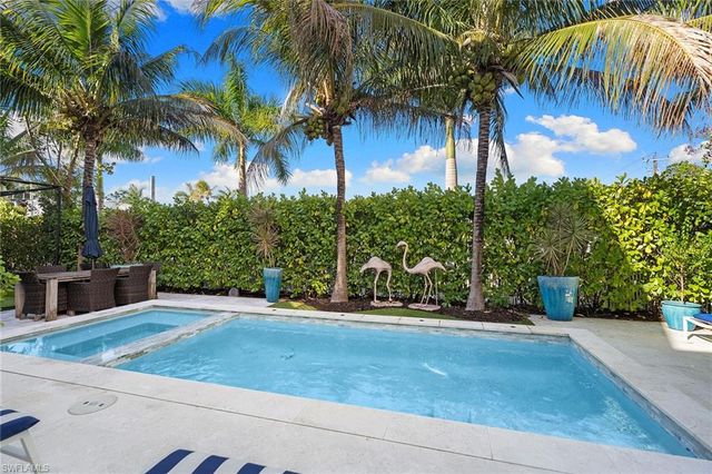 901 10th AVE S, Naples, FL 34102