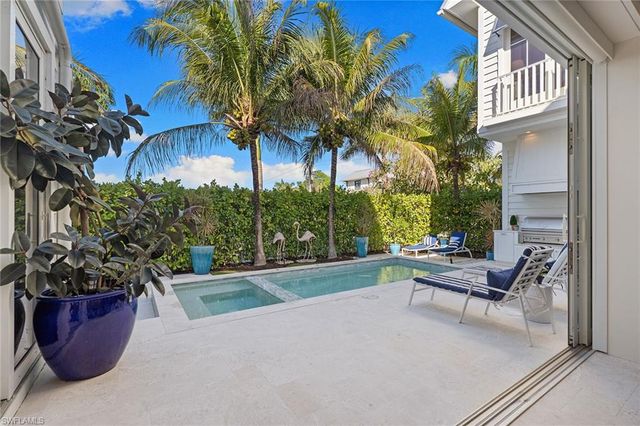 901 10th AVE S, Naples, FL 34102