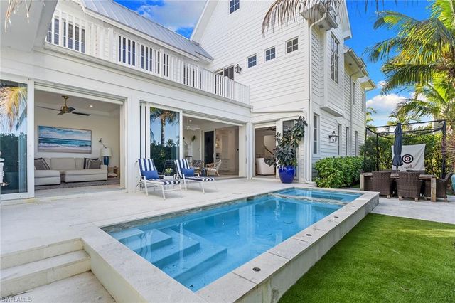 901 10th AVE S, Naples, FL 34102