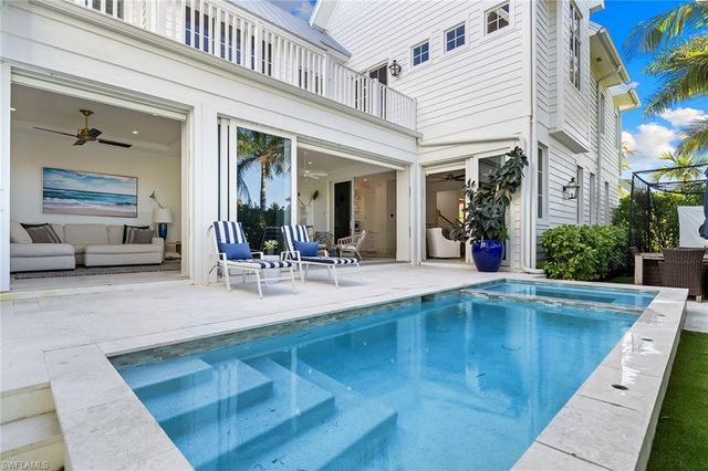 901 10th AVE S, Naples, FL 34102