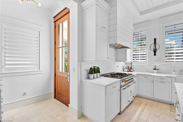 901 10th AVE S, Naples, FL 34102