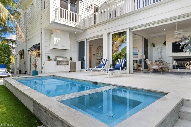 901 10th AVE S, Naples, FL 34102