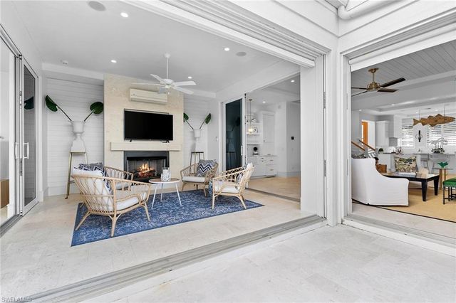 901 10th AVE S, Naples, FL 34102