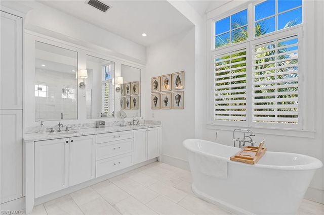 901 10th AVE S, Naples, FL 34102