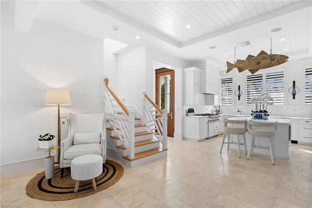 901 10th AVE S, Naples, FL 34102