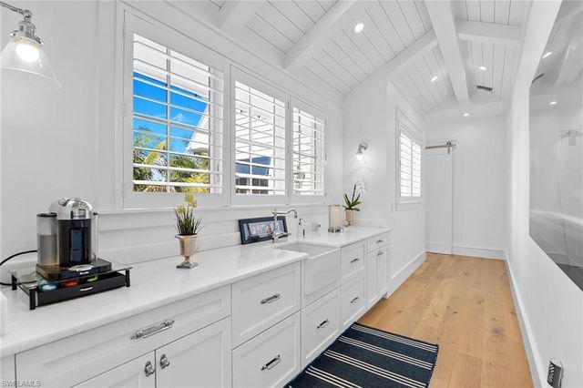 901 10th AVE S, Naples, FL 34102