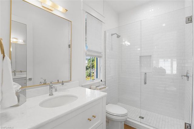 901 10th AVE S, Naples, FL 34102