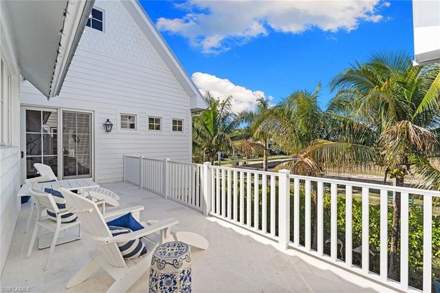 901 10th AVE S, Naples, FL 34102