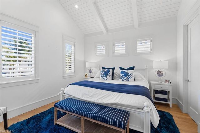 901 10th AVE S, Naples, FL 34102