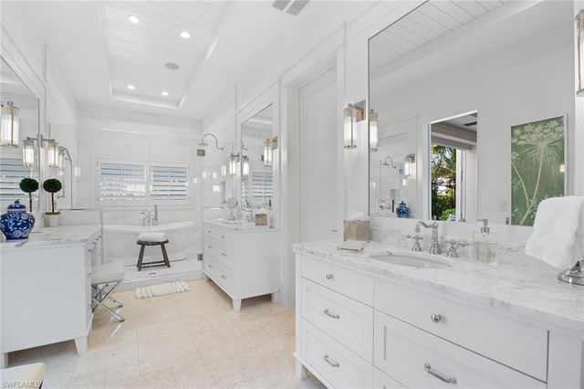 901 10th AVE S, Naples, FL 34102