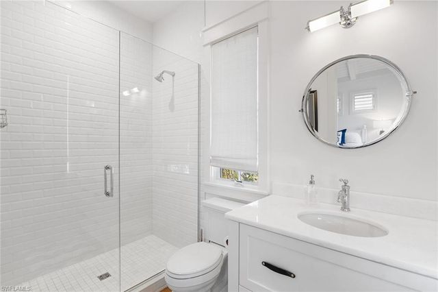 901 10th AVE S, Naples, FL 34102