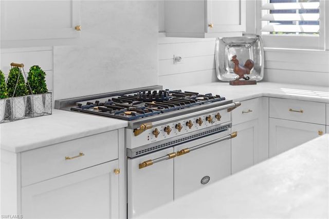 901 10th AVE S, Naples, FL 34102