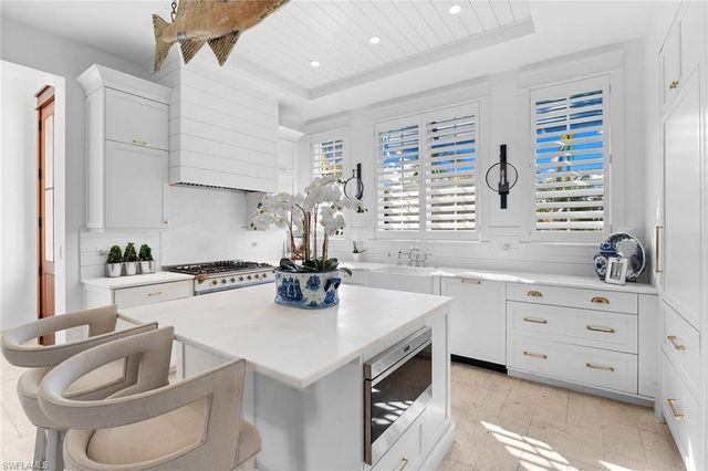 901 10th AVE S, Naples, FL 34102