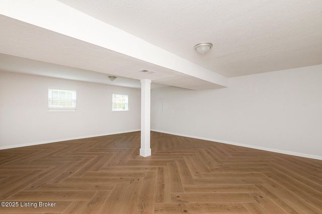 12113 Springmeadow Ln, Goshen, KY 40026