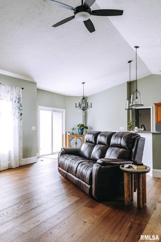 420 Dalhlia Drive, Chatham, IL 62629