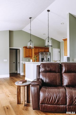 420 Dalhlia Drive, Chatham, IL 62629