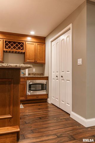 420 Dalhlia Drive, Chatham, IL 62629