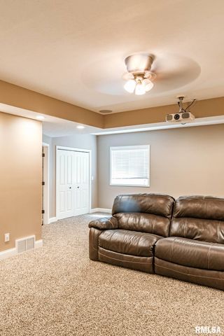 420 Dalhlia Drive, Chatham, IL 62629