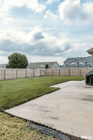 420 Dalhlia Drive, Chatham, IL 62629