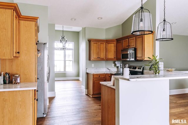 420 Dalhlia Drive, Chatham, IL 62629