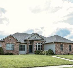 420 Dalhlia Drive, Chatham, IL 62629