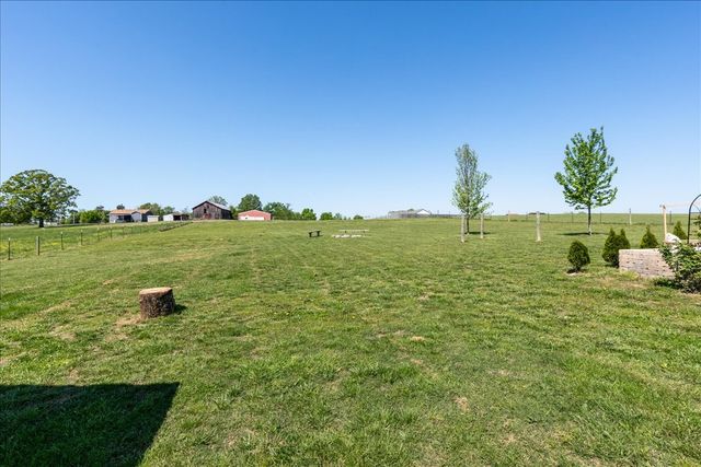 242 Ashley Dawn Ct, Portland, TN 37148