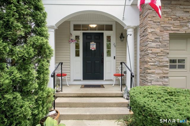 28 Woodcrest Lane 28, Danbury, CT 06810