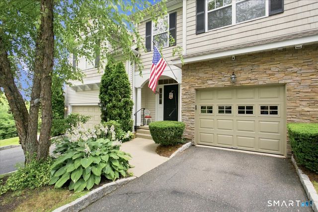 28 Woodcrest Lane 28, Danbury, CT 06810