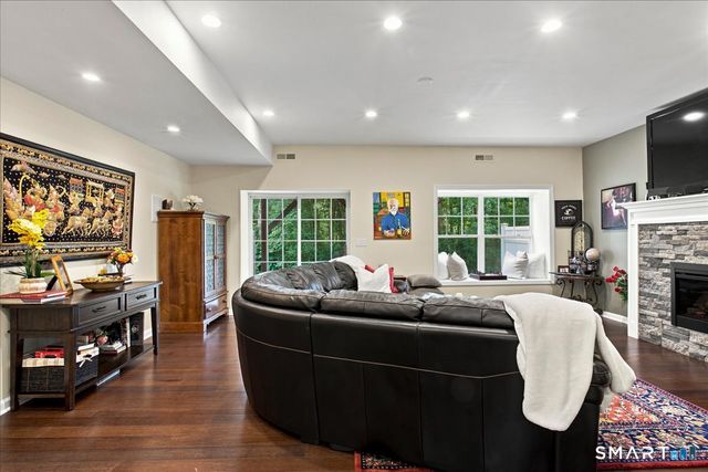 28 Woodcrest Lane 28, Danbury, CT 06810