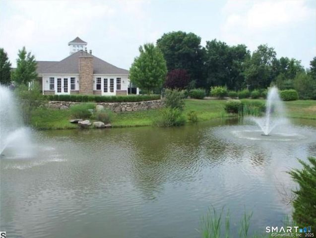 28 Woodcrest Lane 28, Danbury, CT 06810