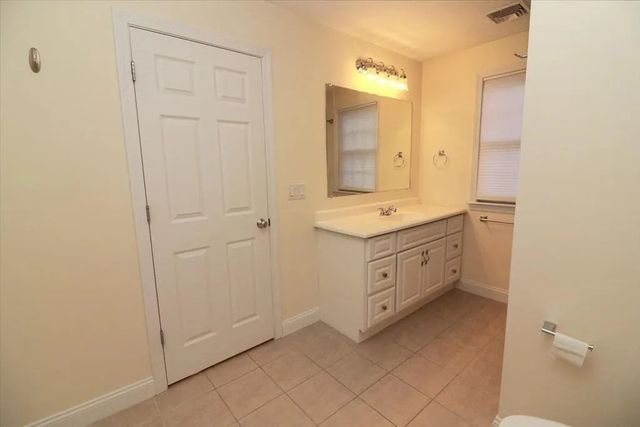 132 Howe St B, Natick, MA 01760