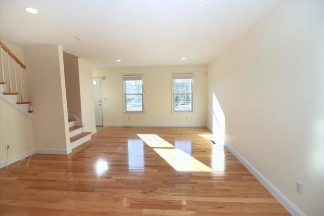 132 Howe St B, Natick, MA 01760