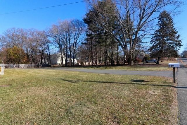 132 Howe St B, Natick, MA 01760